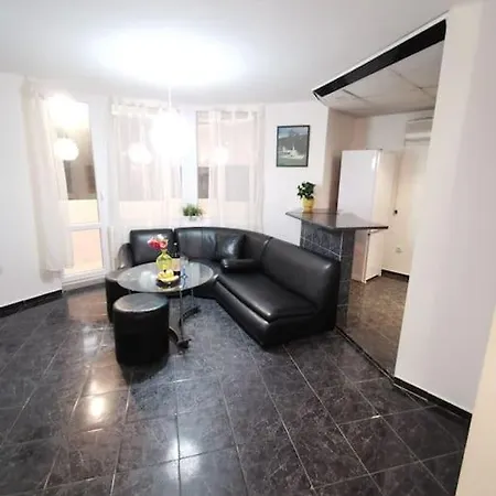 Beautiful 2 Bedroom Maisonette With Free Parking Apartment